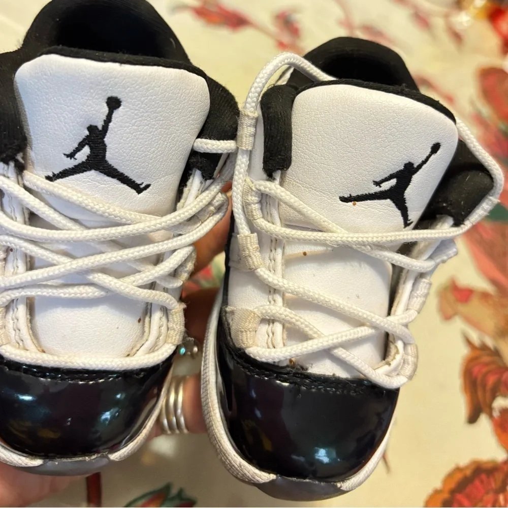 Jordan’s toddler’s AiR Jordan sneakers